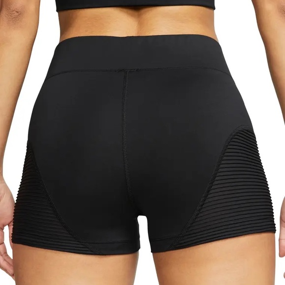 SOLD! Nike Pro AeroAdapt Women’s 3" Shorts - Picture 2 of 3